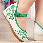 Mid Heel Flower Embroidery Shoes (Green)