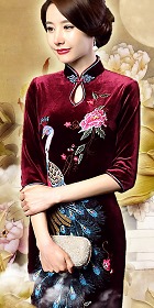 Elbow-sleeve Embroidery Velvet Cheongsam (RM)